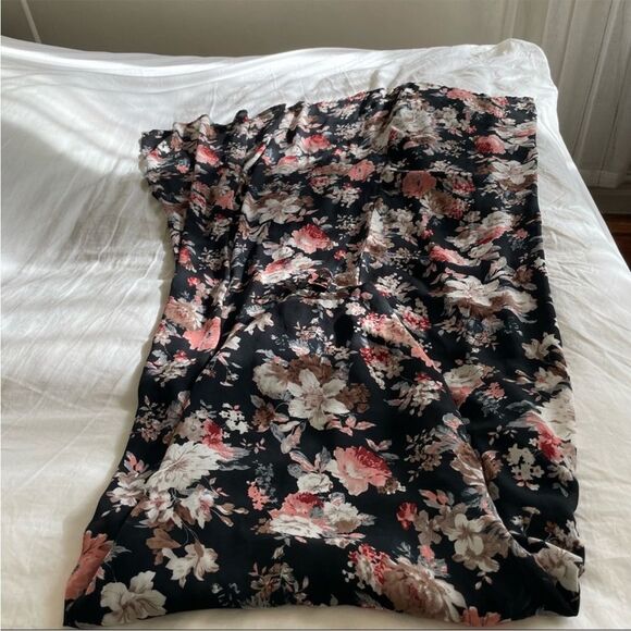 TOBI | Falling into Floral | Black | Size XS - Picture 4 of 11